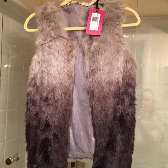 NWT Chelsea & Violet gray faux furry vest M cozy - Picture 7 of 8